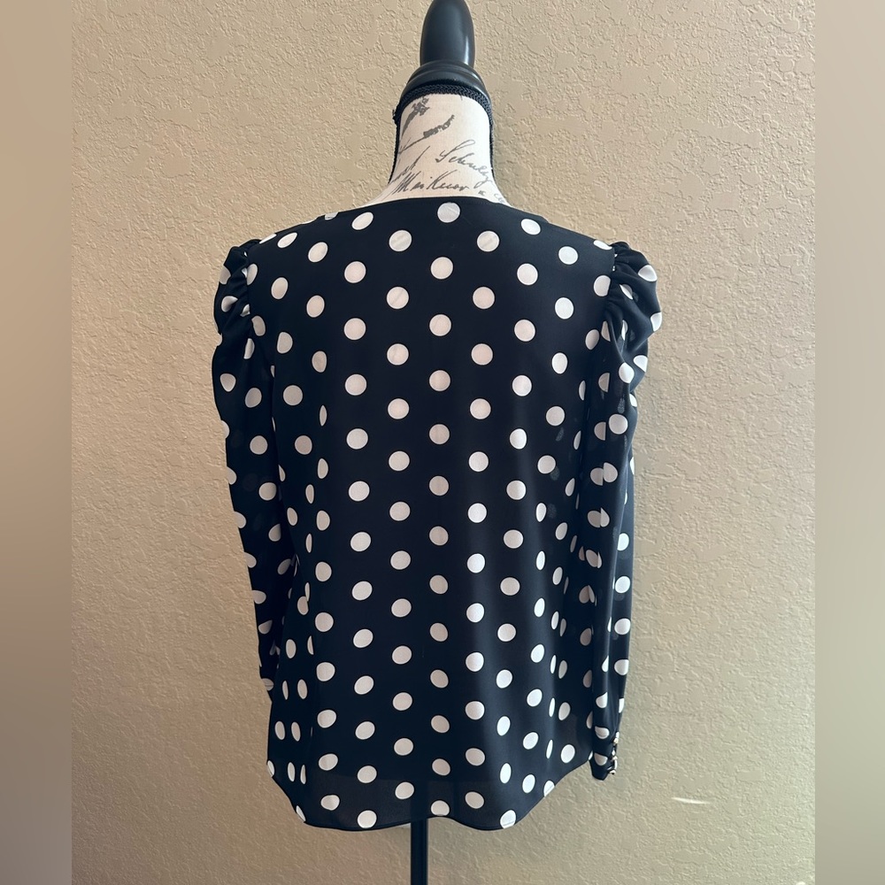 Beautiful black & white shirt. Perfect for work. Excellent condition. - Picture 3 of 8